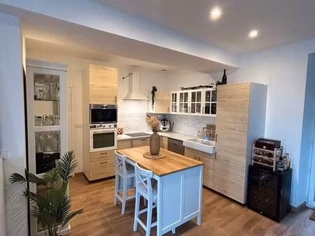 superbe appartement meublé 120 m² – centre-ville – cour privative