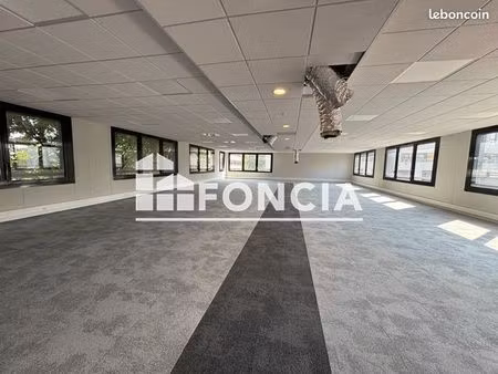 local commercial 180.59m² à louer 12200 - guyancourt 78280