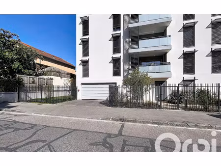 location stationnement  13 m² t- à villeurbanne  90 €