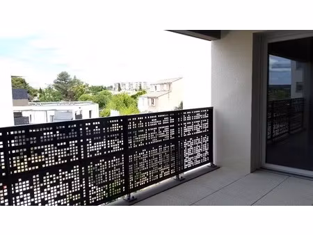 t2 avec balcon et parking à montpellier
