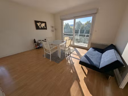 rue de la chatonnerie - appartement de type 2 avec terrasse et parking