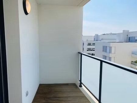 t2 avec balcon et parking à strasbourg