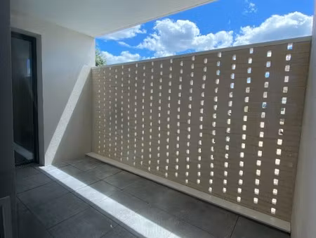 t2 avec loggia et parking à tours