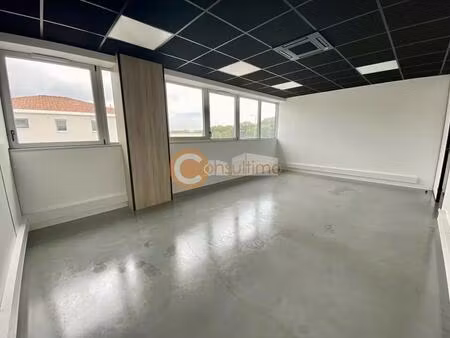 location bureaux 65 m²