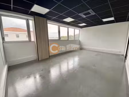 location bureaux carbon-blanc 33560 65m²