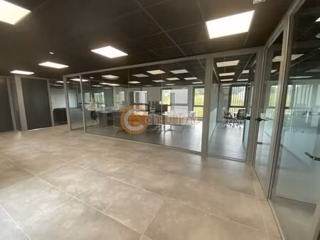 location bureaux 700 m²