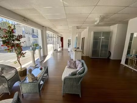 vente commerce 150 m²
