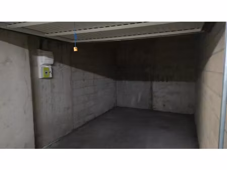 location garage 16 m² à marseille 8 (13008)