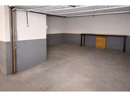 plaisir gare - grand box à louer avec enfoncement.