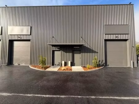 vente local d'activités 93 m²