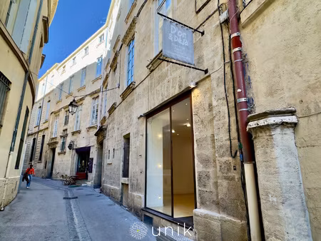 local commercial - comedie - sans pas de porte