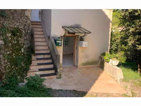 location maison  m² t-2 à saint-jean-du-pin  546 €