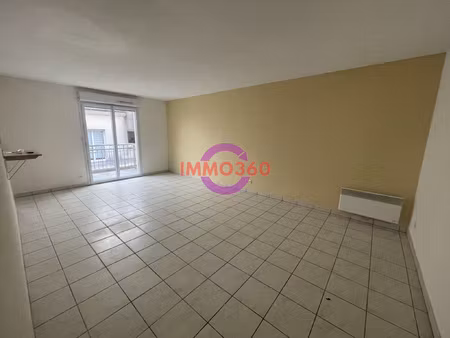 t2 dans résidence privée avec parking à vendôme