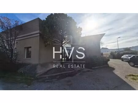 location local d'activités 585 m²