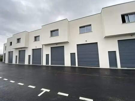 location local d’activités ambares et lagrave 33440 570m²