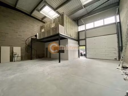 location local d'activités 165 m²