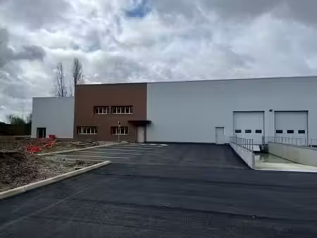 location local d’activités carbon blanc 33560 2100m²