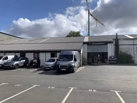 location local d'activités 280 m²