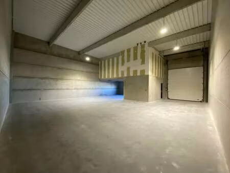location local d'activités 225 m²