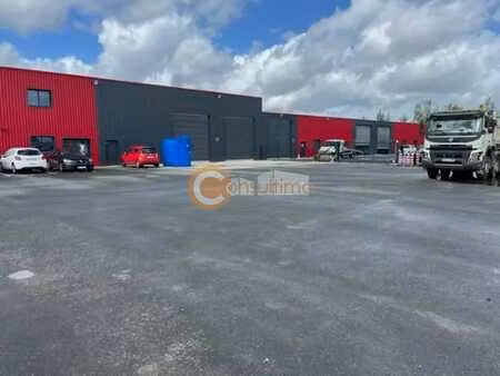 location local d'activités 210 m²
