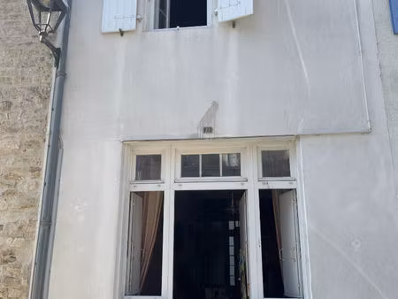 maison de bourg de 65 50 m² avec cour en centre historique