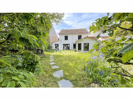 maison familiale avec grand jardin arboré