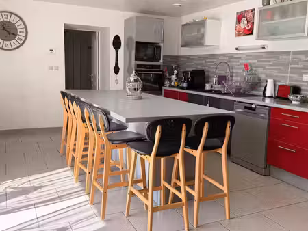 maison de 182 m2 rénovée  3 ch  dépendances et terrain