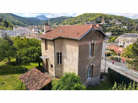 royat / maison 5 pièces avec grand terrain proche du centre bourg !