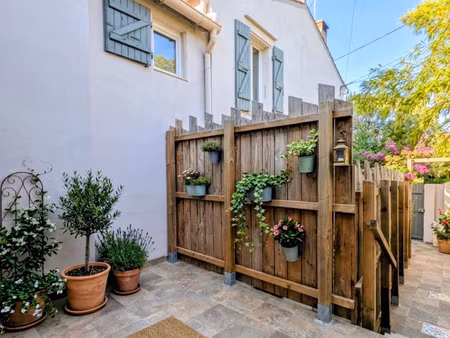 ensemble immobilier avec extérieur