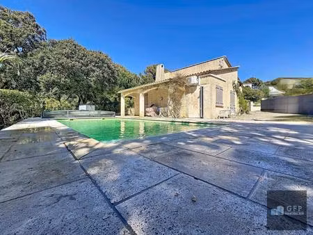 villa à vendre avec piscine à bormes-les-mimosas – maison 3 chambres avec studio indépenda