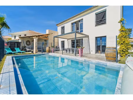 villa teyran de 120m² avec piscine en pierre de bali