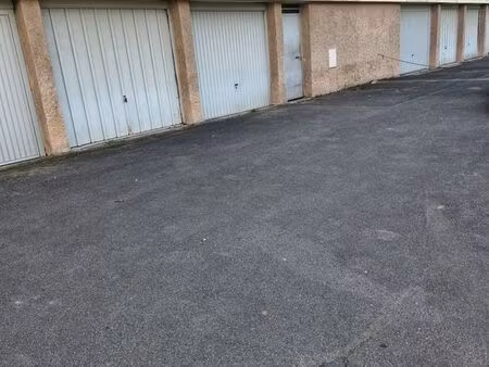 garage box fermé chauffé électrifié