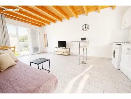 grand t2 avec parking à corte