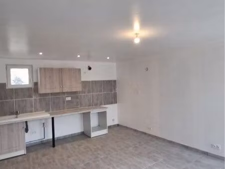 t3 avec petit jardin et 1 parking privé