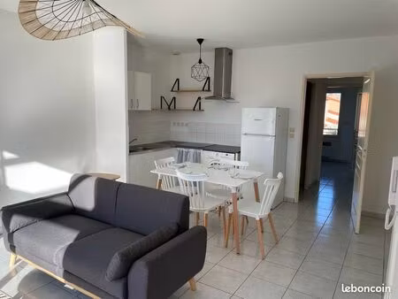 t2 meublé 40m2 traversant avec balcon