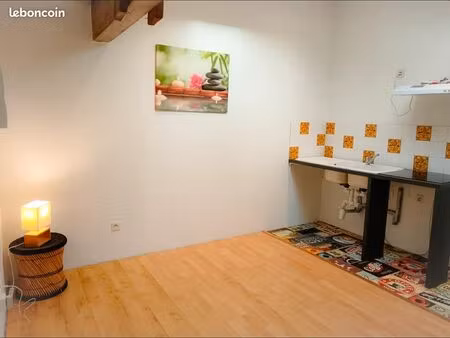 studio toutes charges comprises