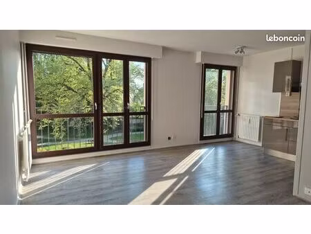 t2 place jean de mauroy avec place de parking