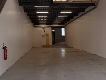 local industriel de 360m²