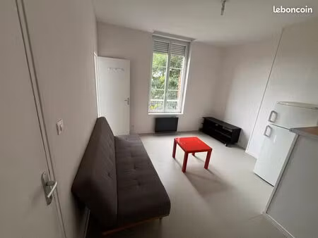 f2 meublé laon  location charge comprise  32m²