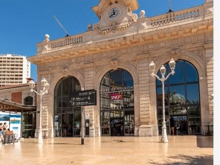 t4 80 m2 meuble + parking gare chalucet / idéal pour votre colo à 2 ou 3 amis