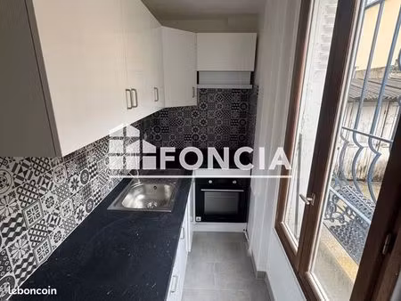 appartement 3 pièces 51.37m² à louer 1450 - courbevoie 92400