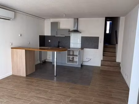 grand t2 refait à neuf  centre ville