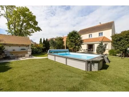 maison de 6 pièces de 155 m² à mandres-les-roses