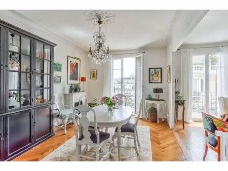 nice musiciens : appartement de charme en dernier étage dans palais bourgeois