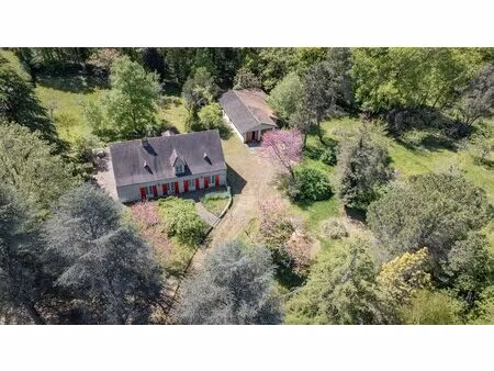 maison +/- 114 m2  plein pied  3chambres  garage  atelier  2.5ha terrain