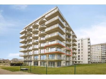 hoekappartement met 2 slaapkamers en zeezicht in de panne