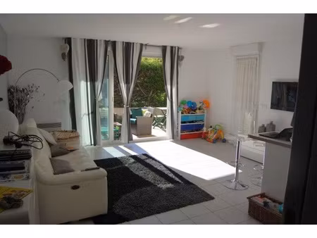 la ciotat - appartement t3 récent jardin