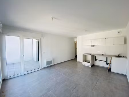 nice secteur ikea  appartement 2p récent. parking. terrasse.