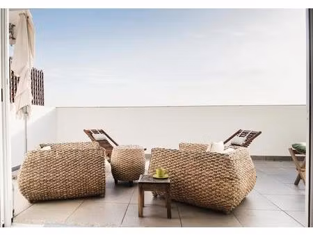 superbe t2 de 50m2 avec grans sejour et terrasse de 11m2   idéalement situé à 9 min. à pie