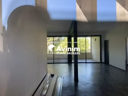 location commerce 210 m²